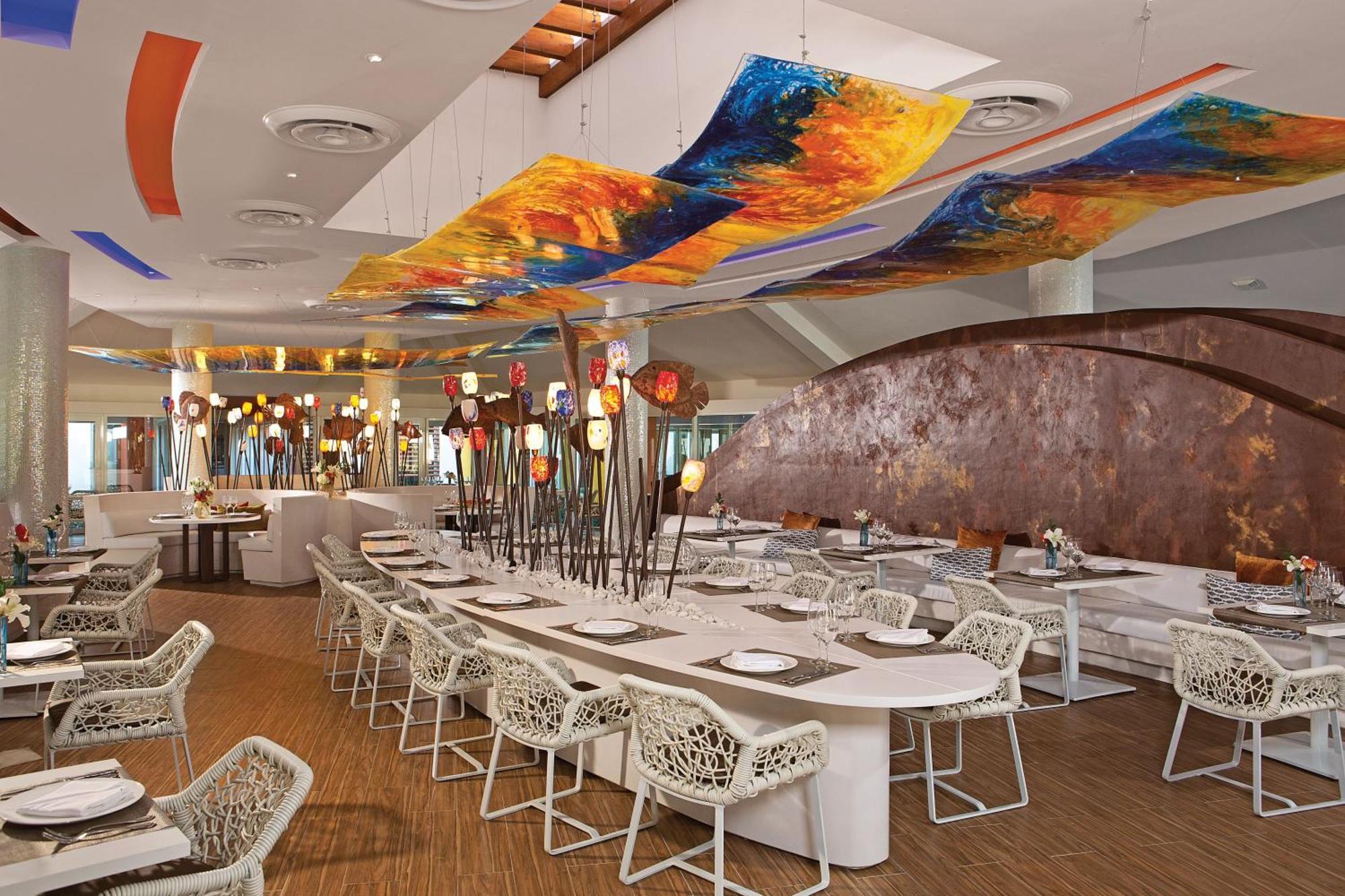 منتجع وسبا بريثليس بونتا كانا - للبالغين فقط المظهر الخارجي الصورة The interior of the restaurant