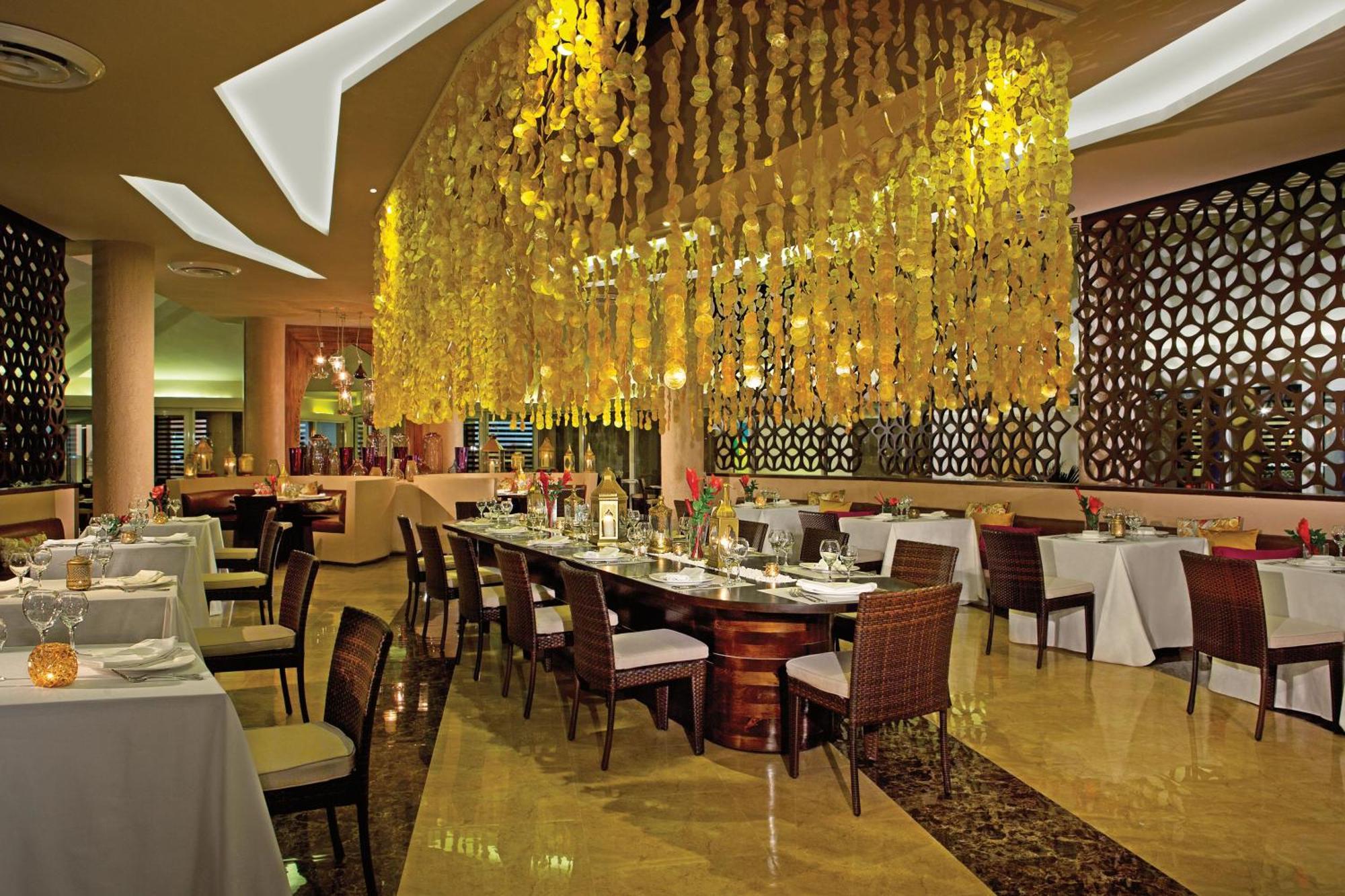 منتجع وسبا بريثليس بونتا كانا - للبالغين فقط المظهر الخارجي الصورة The restaurant at the Taj Mahal Palace