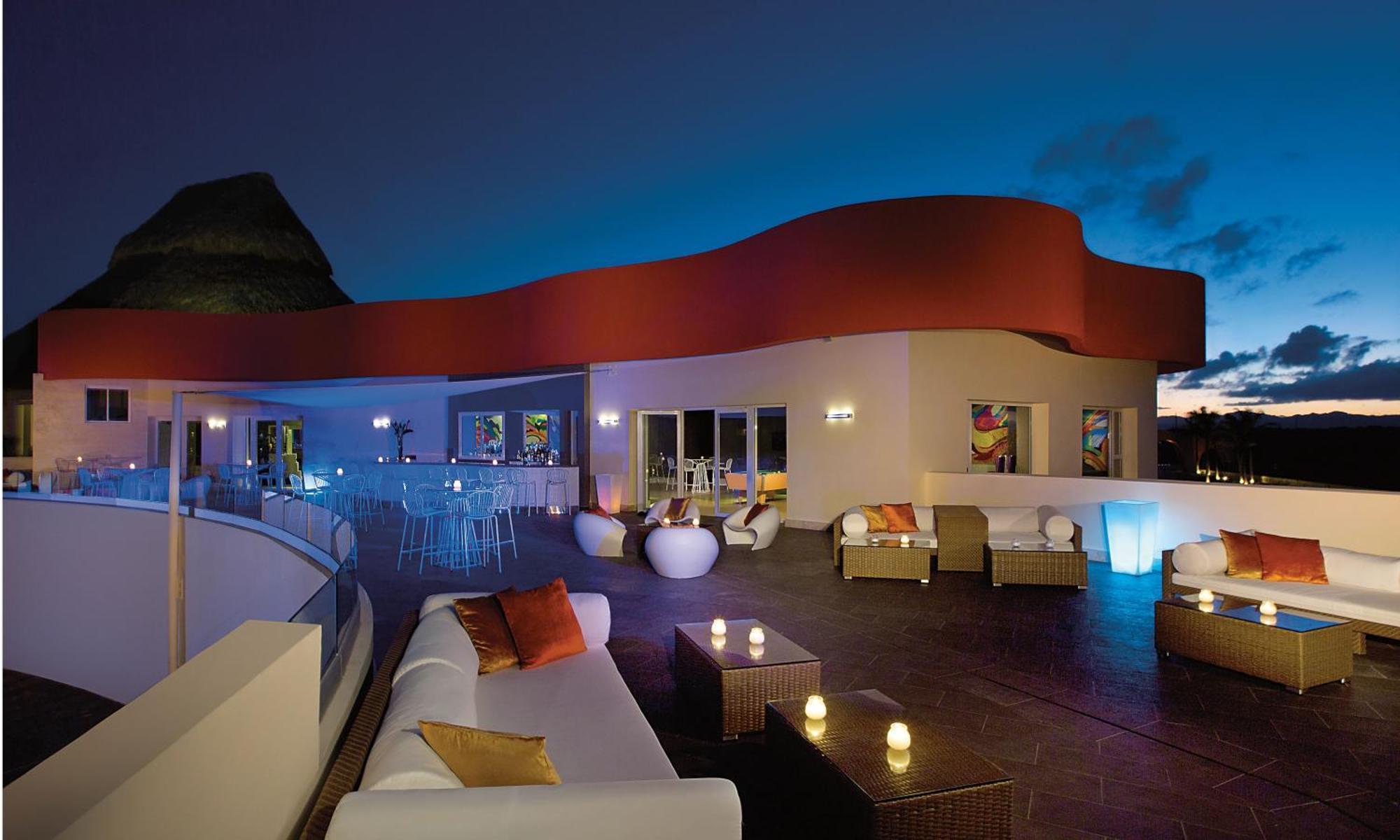 منتجع وسبا بريثليس بونتا كانا - للبالغين فقط المظهر الخارجي الصورة Rooftop bar at the Hard Rock Hotel