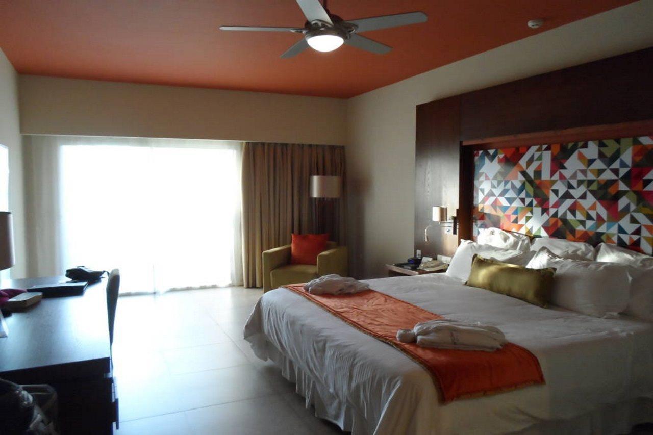 منتجع وسبا بريثليس بونتا كانا - للبالغين فقط المظهر الخارجي الصورة A room at the Hard Rock Hotel