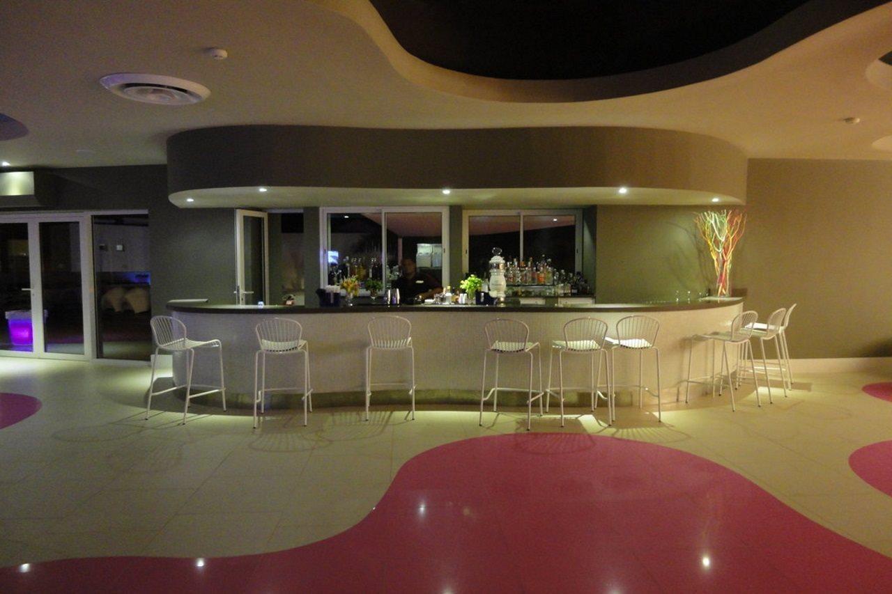 منتجع وسبا بريثليس بونتا كانا - للبالغين فقط المظهر الخارجي الصورة The bar at the 10th floor